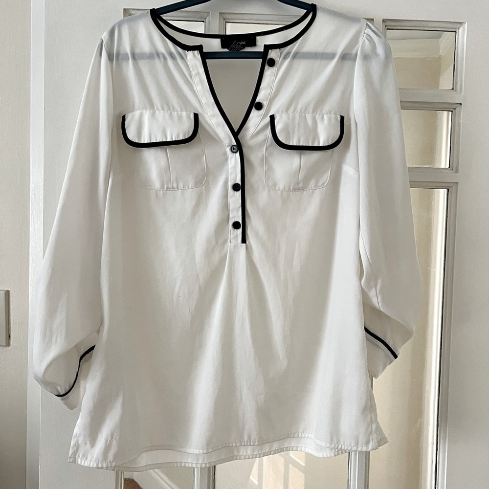 Alfani blouse, professional, beautiful mid weight fabric, flattering.